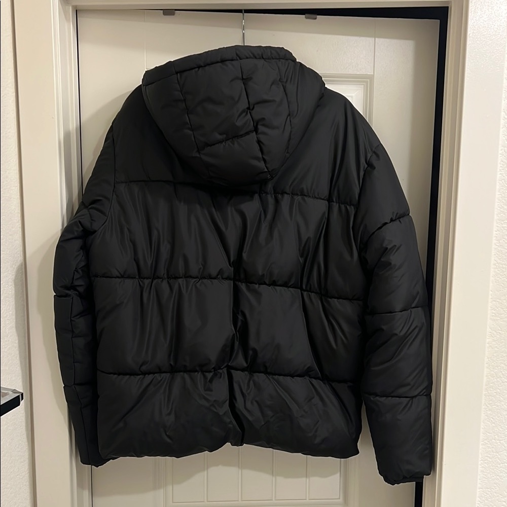 Old Navy Black Puffer Jacket with Hood and Quilted Design - Picture 4 of 5